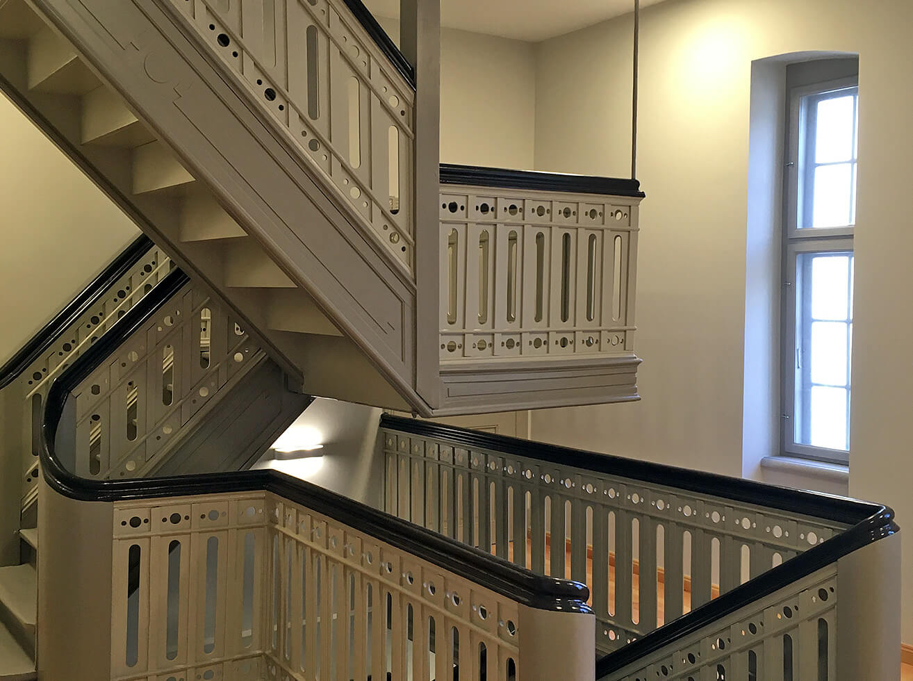 Treppenanlage im Obergeschoss nach der Restaurierung.